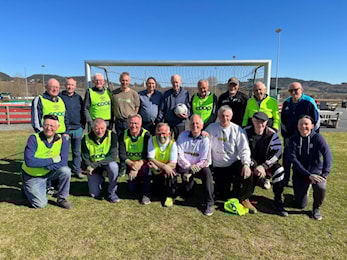 Nå er vi i gang med Gåfotball!